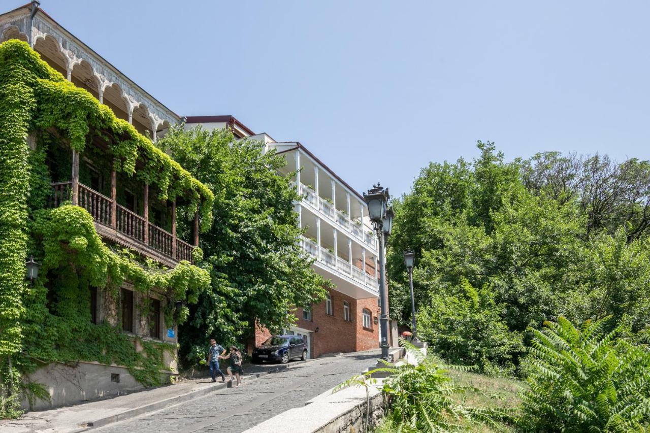 Апартаменты H&B Akhvelediani II Тбилиси Экстерьер фото